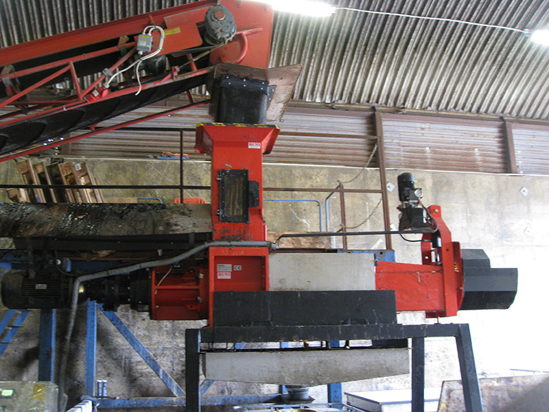 Pressa-strizzatrice-dewatering-SK370-per-lattine