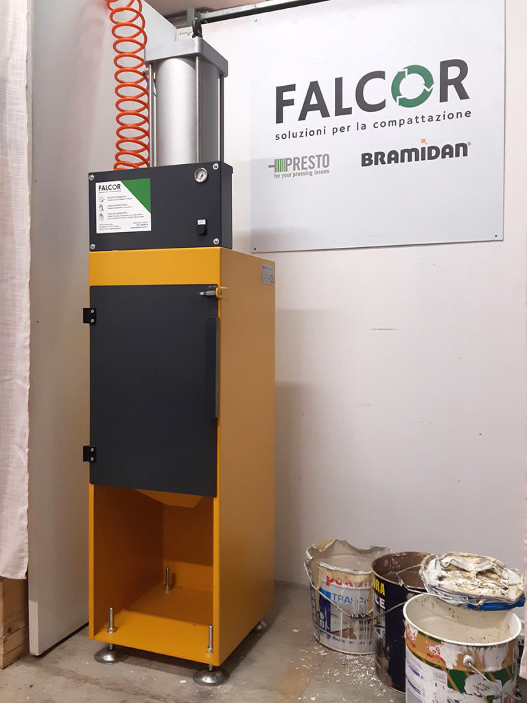 falcor schiaccia fusti e barattoli