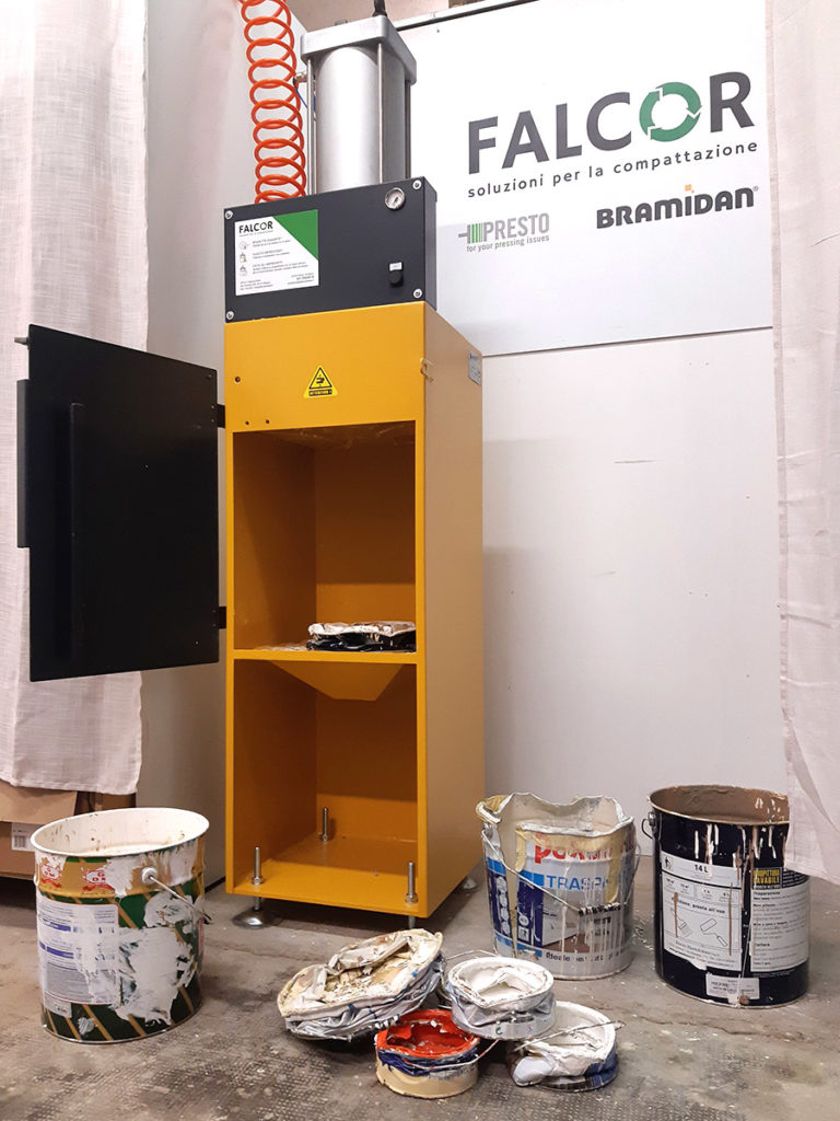 falcor schiaccia fusti e barattoli