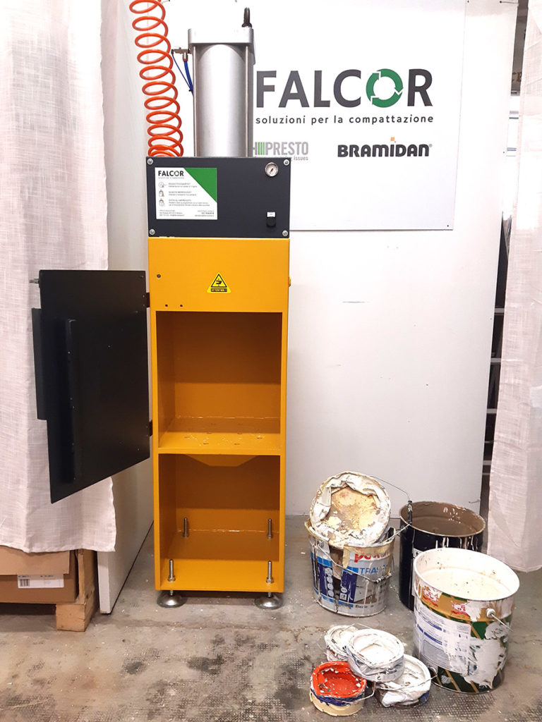 falcor schiaccia fusti e barattoli